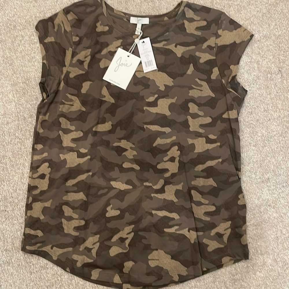 Joie women’s size medium camo print short sleeve shirt.  New with tags.